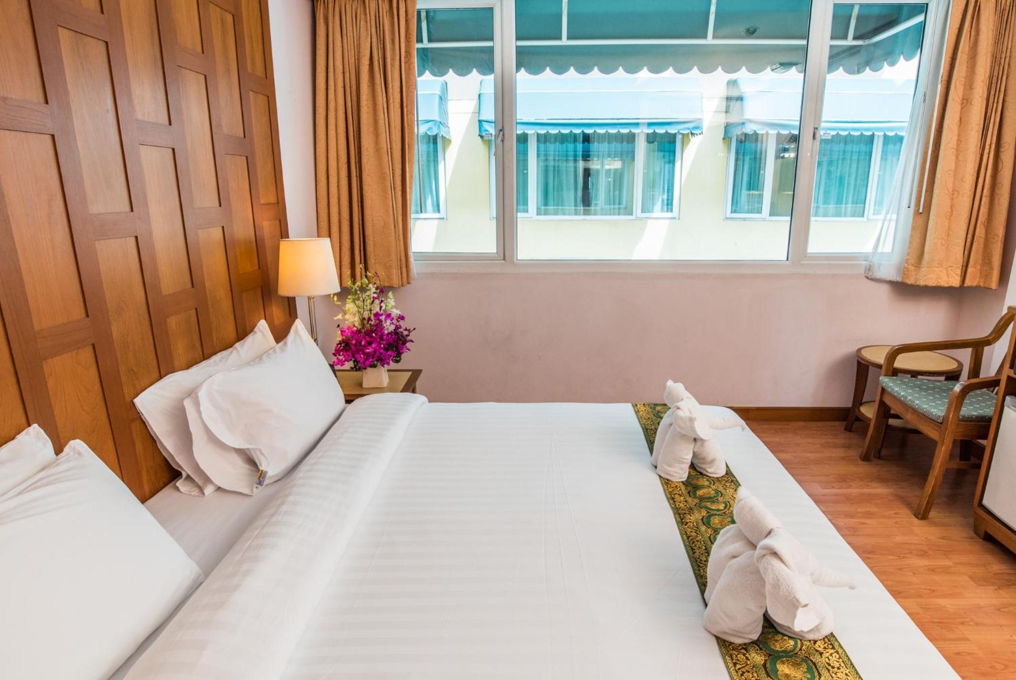 New Siam Riverside Bangkok Bagian luar foto