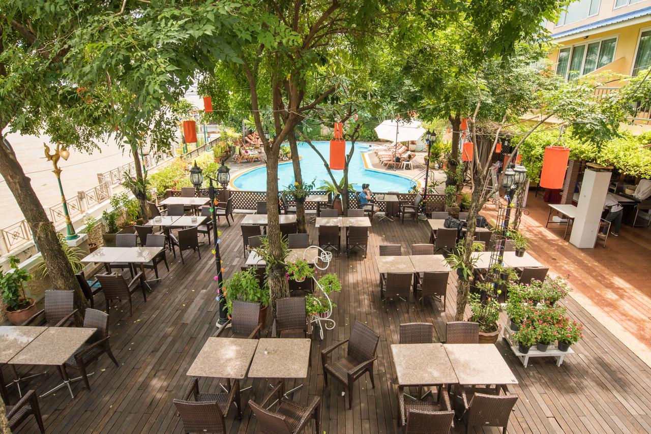 New Siam Riverside Bangkok Bagian luar foto